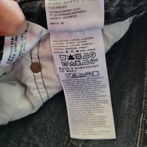 Levi's 501 Button Fly Frayed Hem Jeans in Black Size 28 - Picture 8 of 10